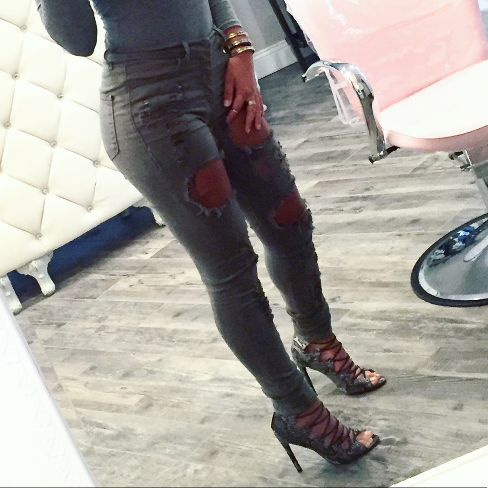 Green ripped jeans. Size 3 (25)